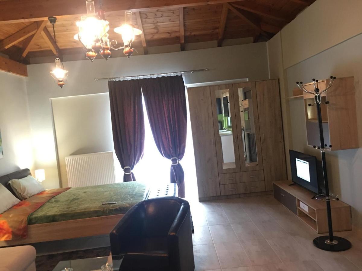 Aparthotel Archontiko Kirfis In Desfina Esterno foto